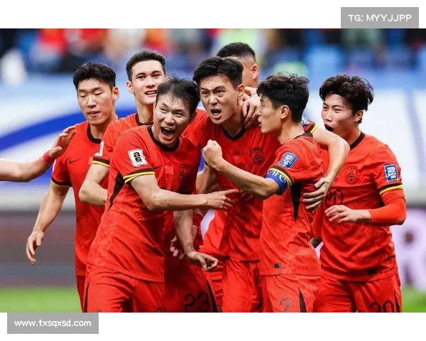红色长城见证绝杀时刻:国足主场 1-0 巴林,球迷围巾墙燃爆山城 红色长城见证绝杀时刻:国足主场 1-0 巴林,球迷围巾墙燃爆山城